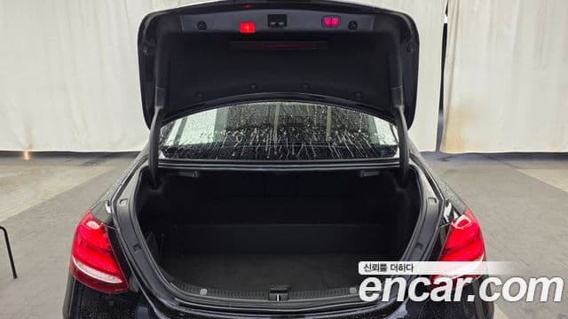 Mercedes-Benz E-Class 2019 — ფოტო 20/20