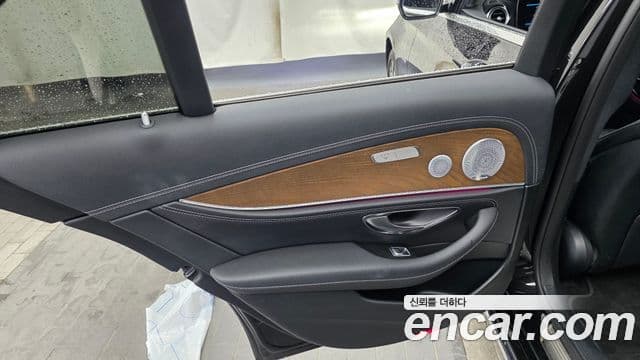 Mercedes-Benz E-Class 2019 — Photo 15/33