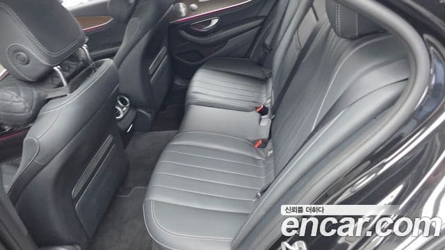 Mercedes-Benz E-Class 2019 — Photo 19/33