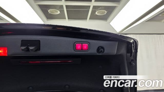 Mercedes-Benz E-Class 2019 — Photo 32/33