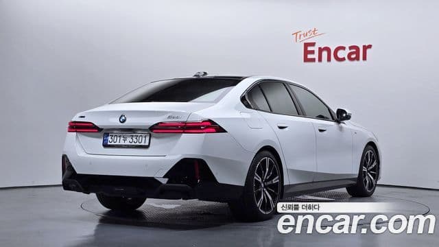 BMW 5 Series 2023 — Şəkil 2/20
