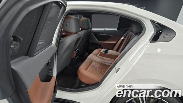 BMW 5 Series 2023 — Şəkil 12/20