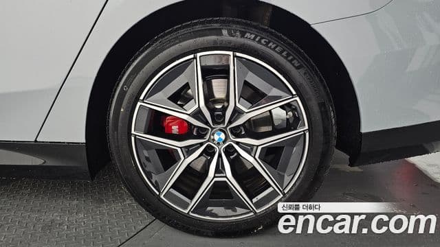 BMW 5 Series 2025 — Photo 31/34
