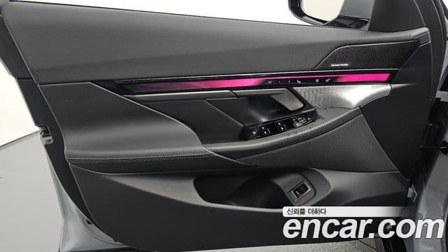 BMW 5 Series 2025 — Photo 28/34