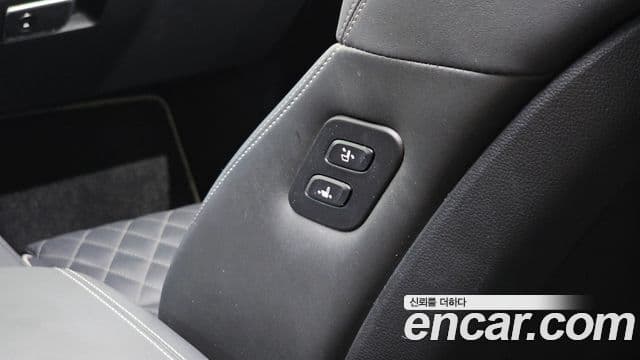 Genesis G70 2018 — Photo 28/32
