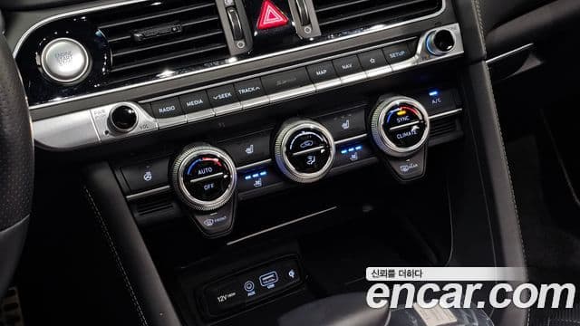 Genesis G70 2018 — Photo 11/32