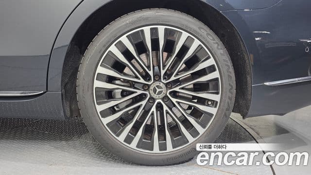 Mercedes-Benz S-Class 2021 — Photo 13/38