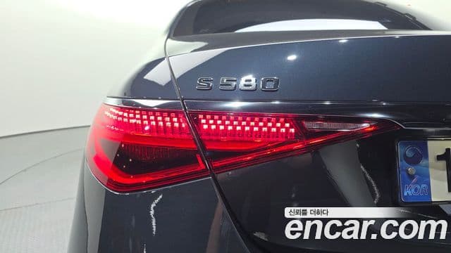 Mercedes-Benz S-Class 2021 — Photo 33/38