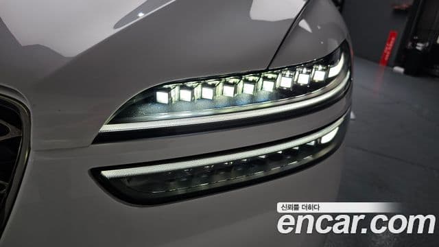 Genesis GV70 2025 — Photo 14/38