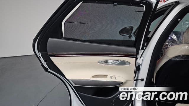 Genesis GV70 2025 — Photo 17/38