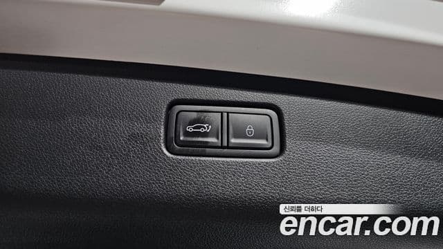 Genesis GV70 2025 — Photo 27/38