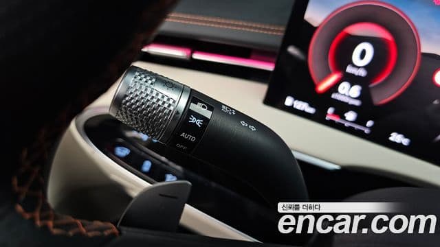 Genesis GV70 2025 — Photo 35/38