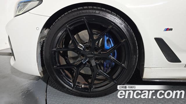 BMW 5 Series 2022 — ფოტო 4/20