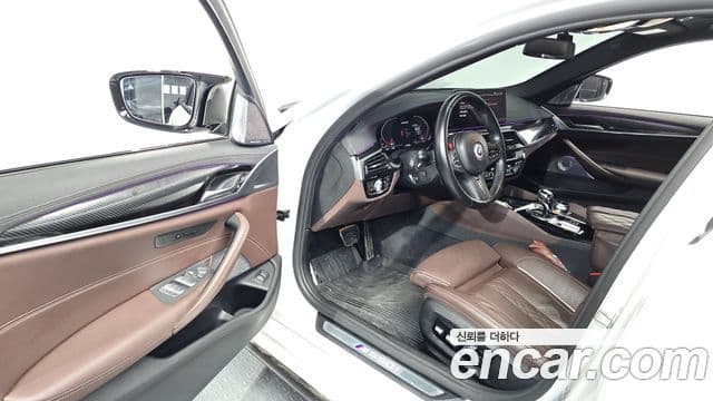 BMW 5 Series 2022 — ფოტო 8/20