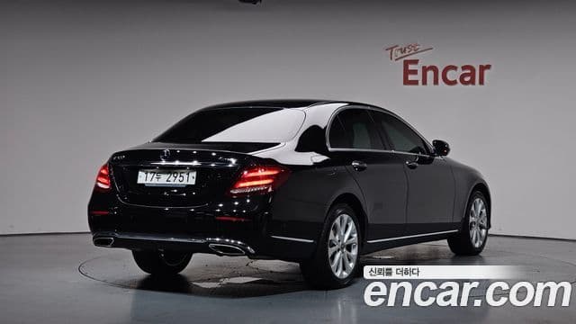 Mercedes-Benz E-Class 2018 — Фото 2/20