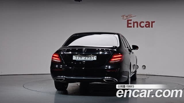 Mercedes-Benz E-Class 2018 — Фото 4/20
