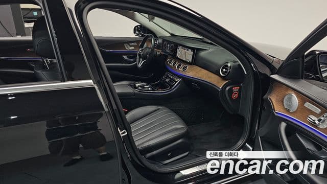 Mercedes-Benz E-Class 2018 — Фото 11/20