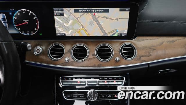 Mercedes-Benz E-Class 2018 — Фото 14/20