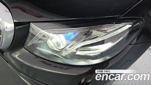 Mercedes-Benz E-Class 2018 — ფოტო 28/37