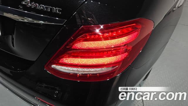 Mercedes-Benz E-Class 2018 — ფოტო 35/37