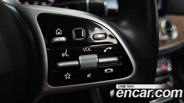 Mercedes-Benz E-Class 2018 — ფოტო 33/37