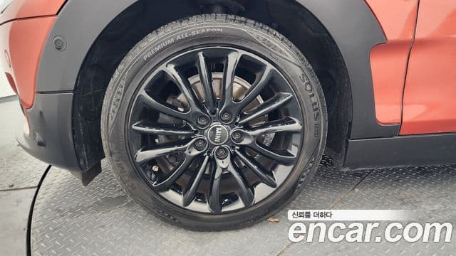Mini Cooper Clubman 2020 — Фото 5/20