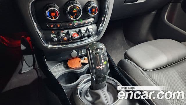 Mini Cooper Clubman 2020 — Фото 9/20