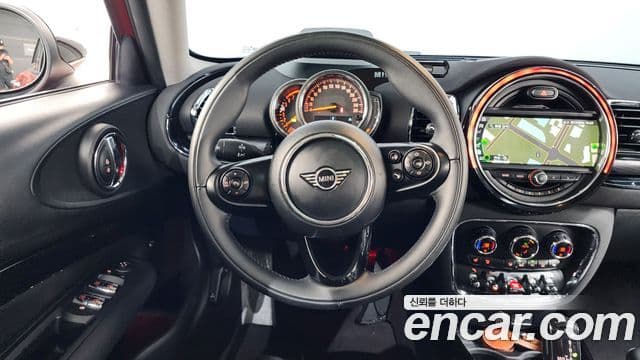 Mini Cooper Clubman 2020 — Фото 13/20