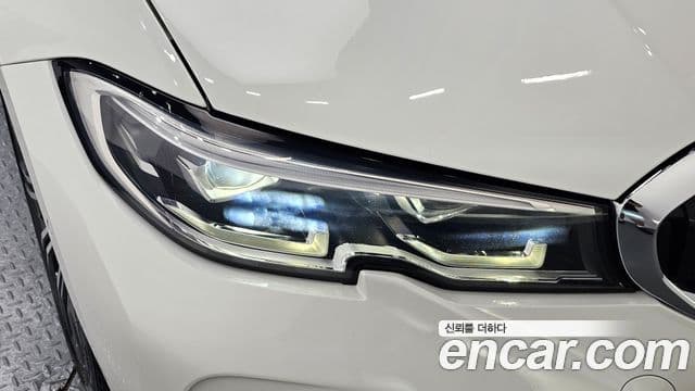 BMW 3 Series 2021 — ფოტო 32/33