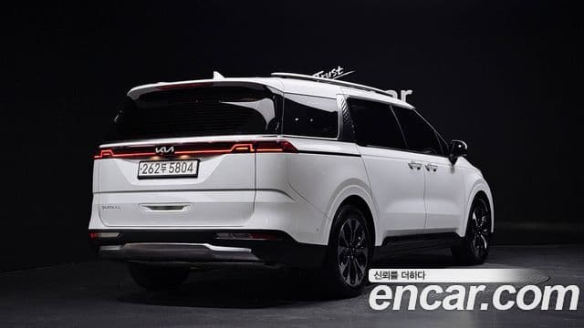 Kia Carnival 2023 — ფოტო 2/20