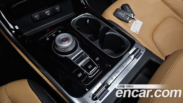 Kia Carnival 2023 — ფოტო 9/20