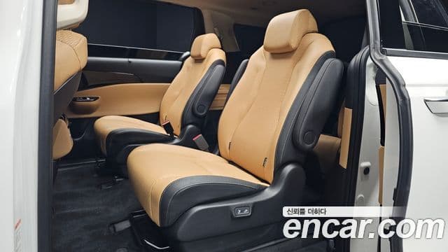 Kia Carnival 2023 — ფოტო 12/20