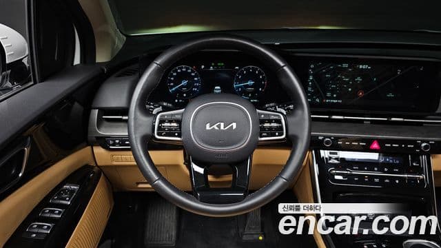 Kia Carnival 2023 — ფოტო 13/20