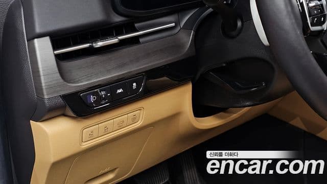 Kia Carnival 2023 — ფოტო 16/20