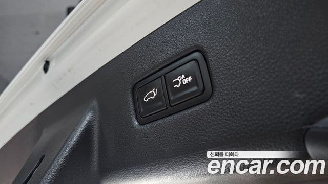 Kia Carnival 2023 — ფოტო 18/20