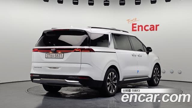 Kia Carnival 2021 — Фото 1/20