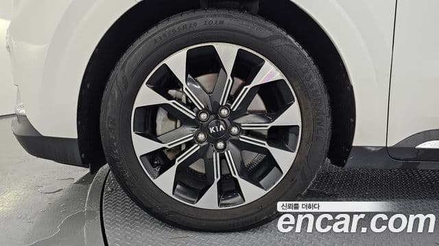 Kia Carnival 2021 — Фото 4/20