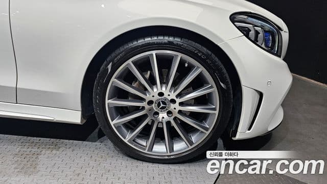 Mercedes-Benz C-Class 2023 — Photo 29/30