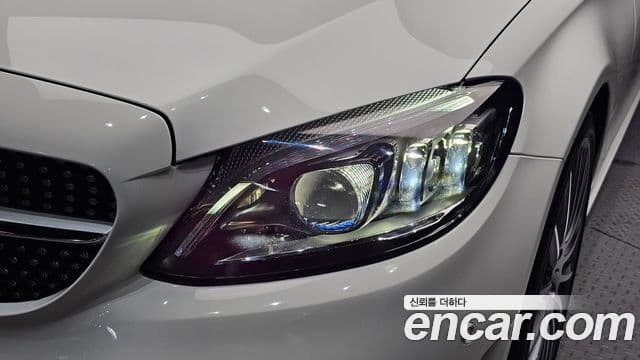 Mercedes-Benz C-Class 2023 — Photo 3/30