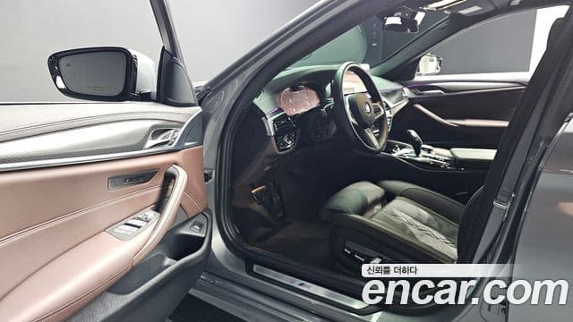 BMW 5 Series 2023 — ფოტო 10/20