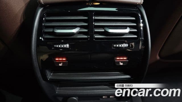 BMW 5 Series 2023 — ფოტო 19/20