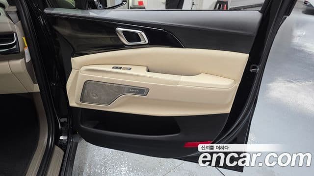 Kia Carnival 2025 — ფოტო 18/36