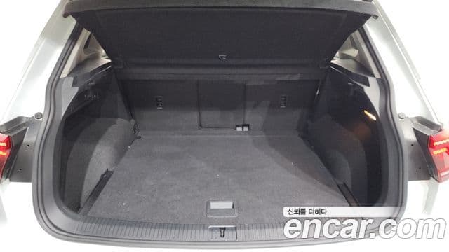 Volkswagen Tiguan 2019 — Şəkil 18/20