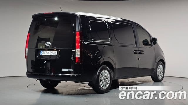 Hyundai Staria 2025 — Фото 2/20