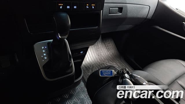 Hyundai Staria 2025 — Фото 9/20