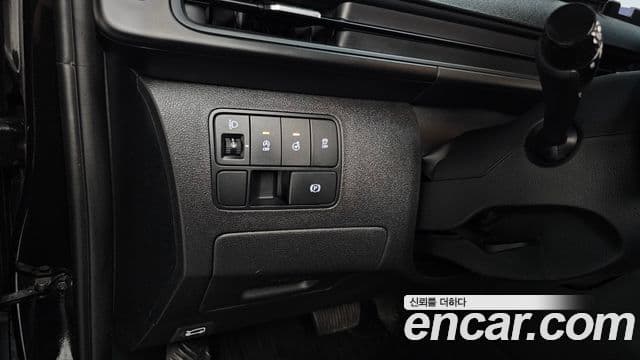 Hyundai Staria 2025 — Фото 16/20