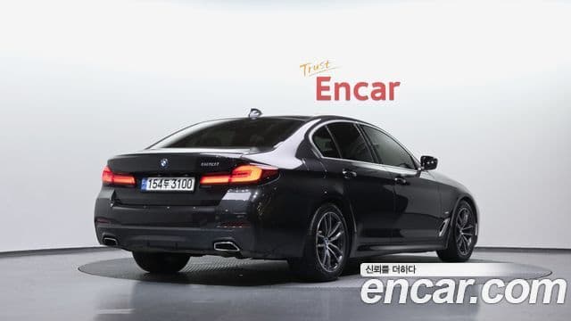 BMW 5 Series 2020 — ფოტო 2/20