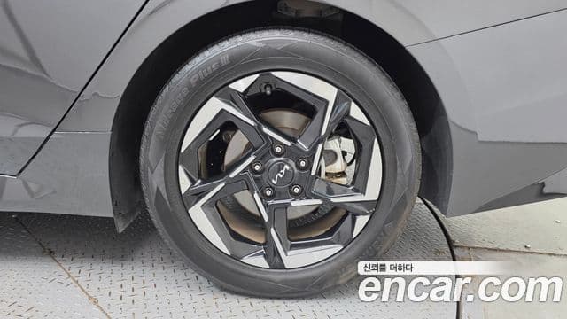 Kia K5 2025 — Photo 7/30
