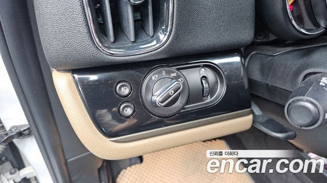 Mini Cooper S Countryman 2020 — ფოტო 17/20