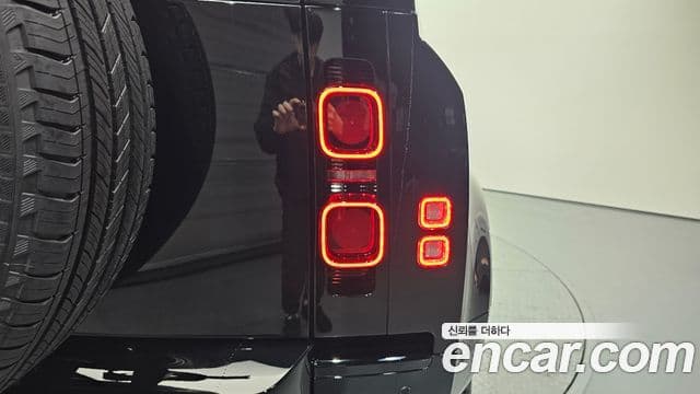 Land Rover Defender 2025 — ფოტო 19/20